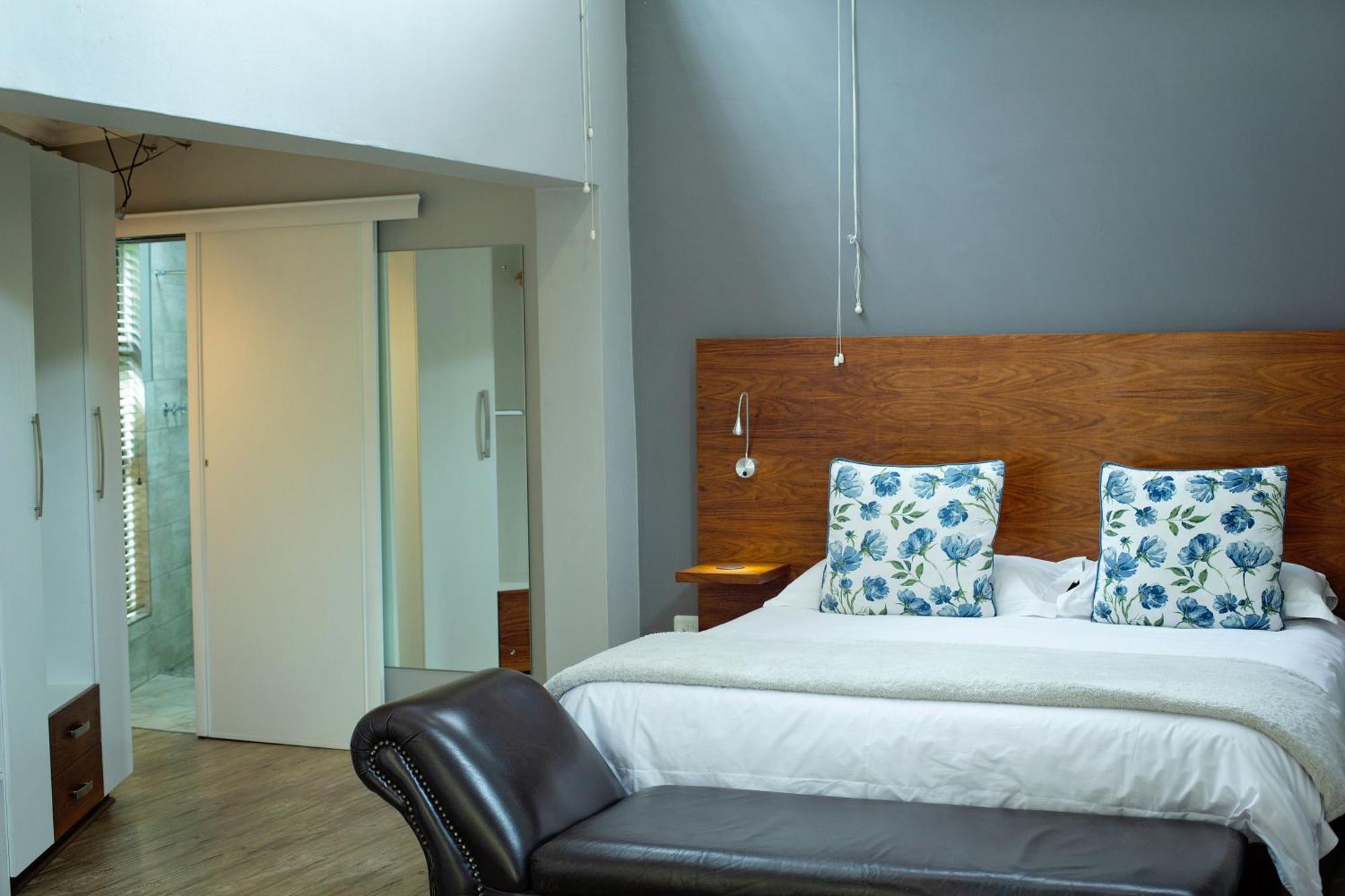 Crisp Guest Rooms Bloemfontein Esterno foto