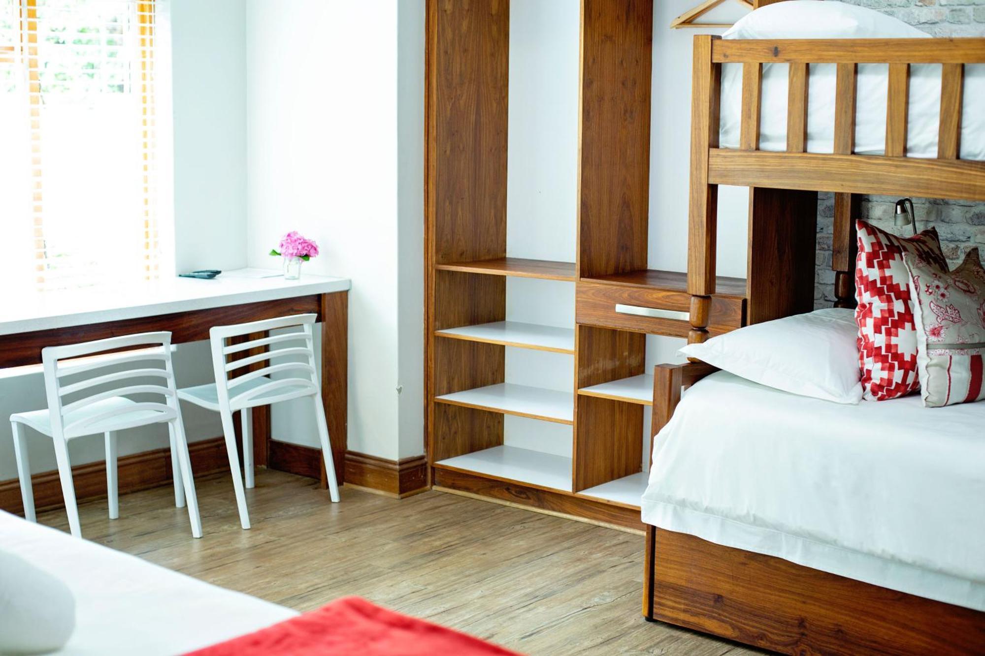 Crisp Guest Rooms Bloemfontein Esterno foto