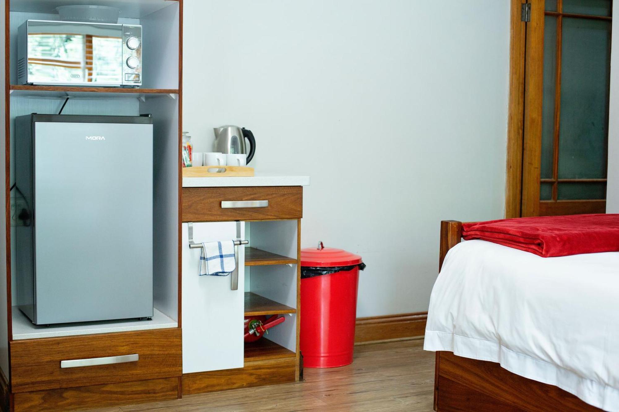 Crisp Guest Rooms Bloemfontein Esterno foto