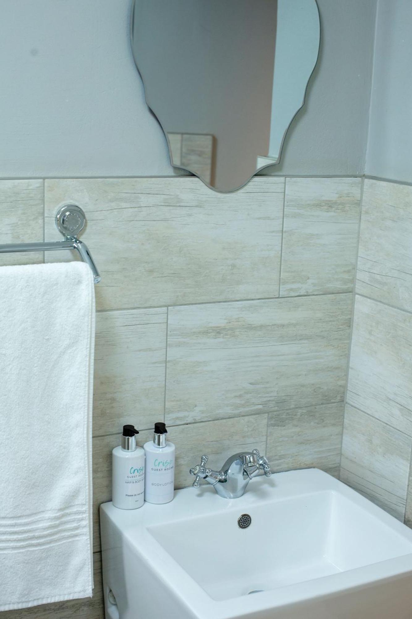 Crisp Guest Rooms Bloemfontein Esterno foto