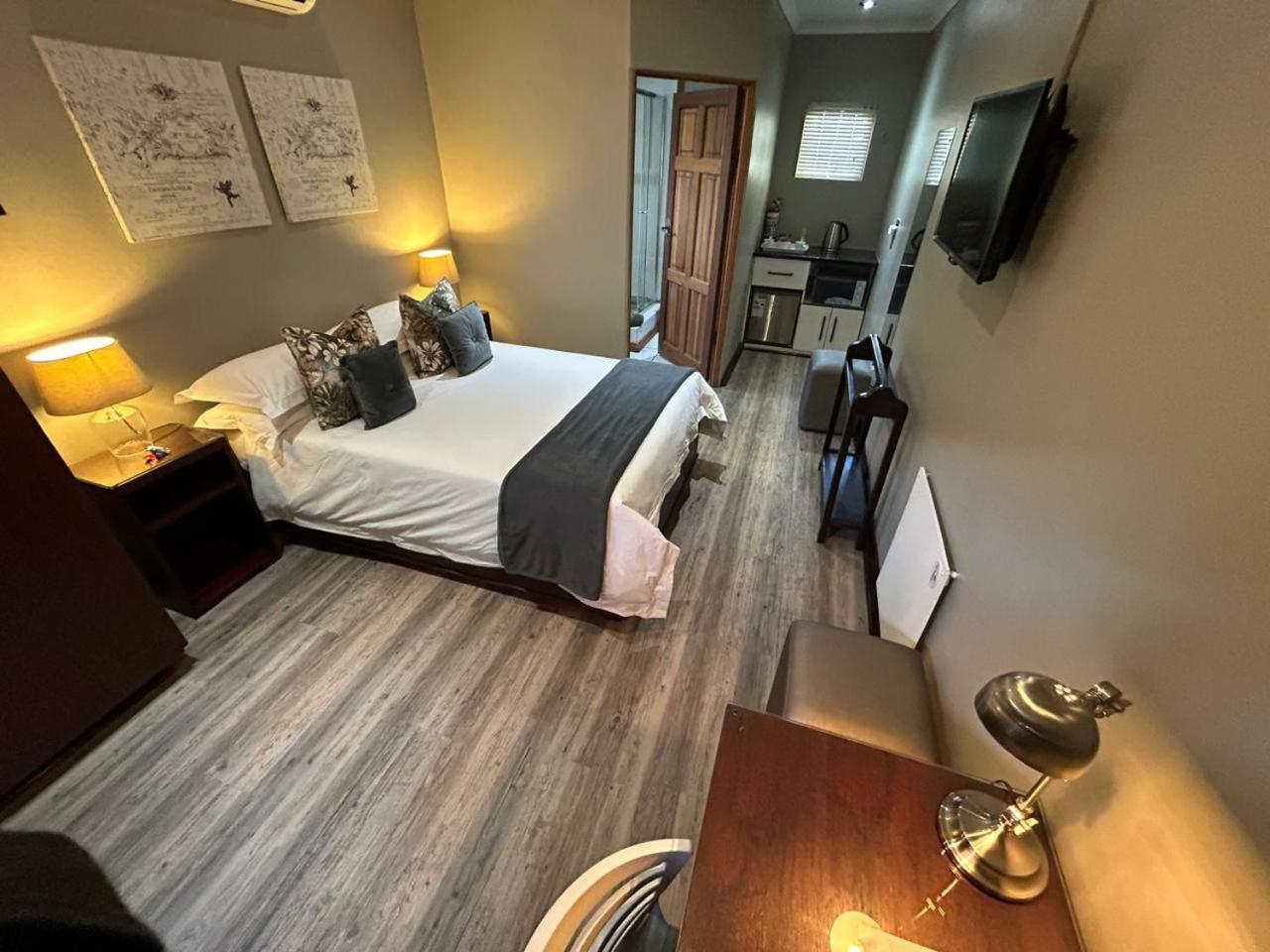 Crisp Guest Rooms Bloemfontein Esterno foto