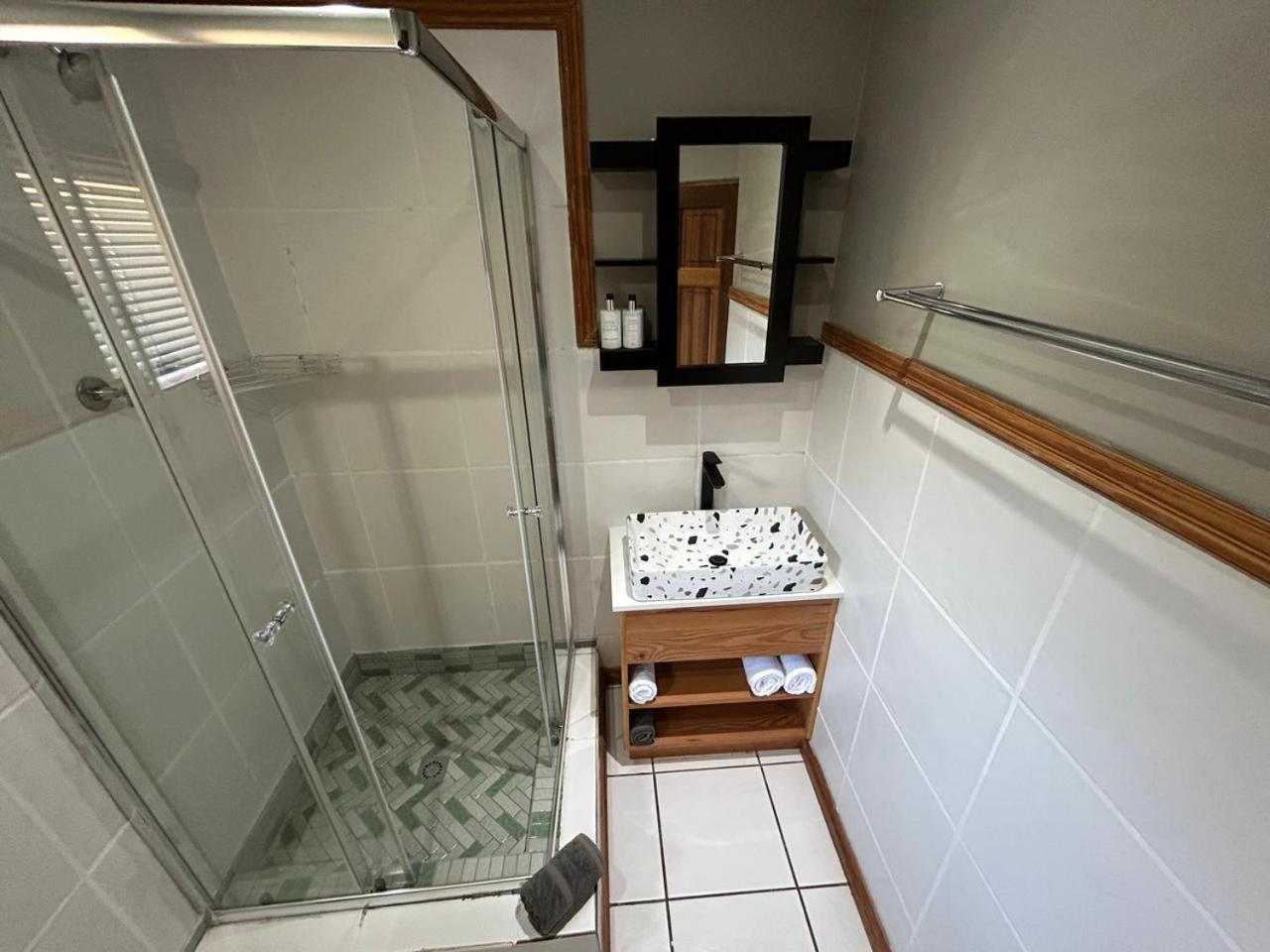 Crisp Guest Rooms Bloemfontein Esterno foto