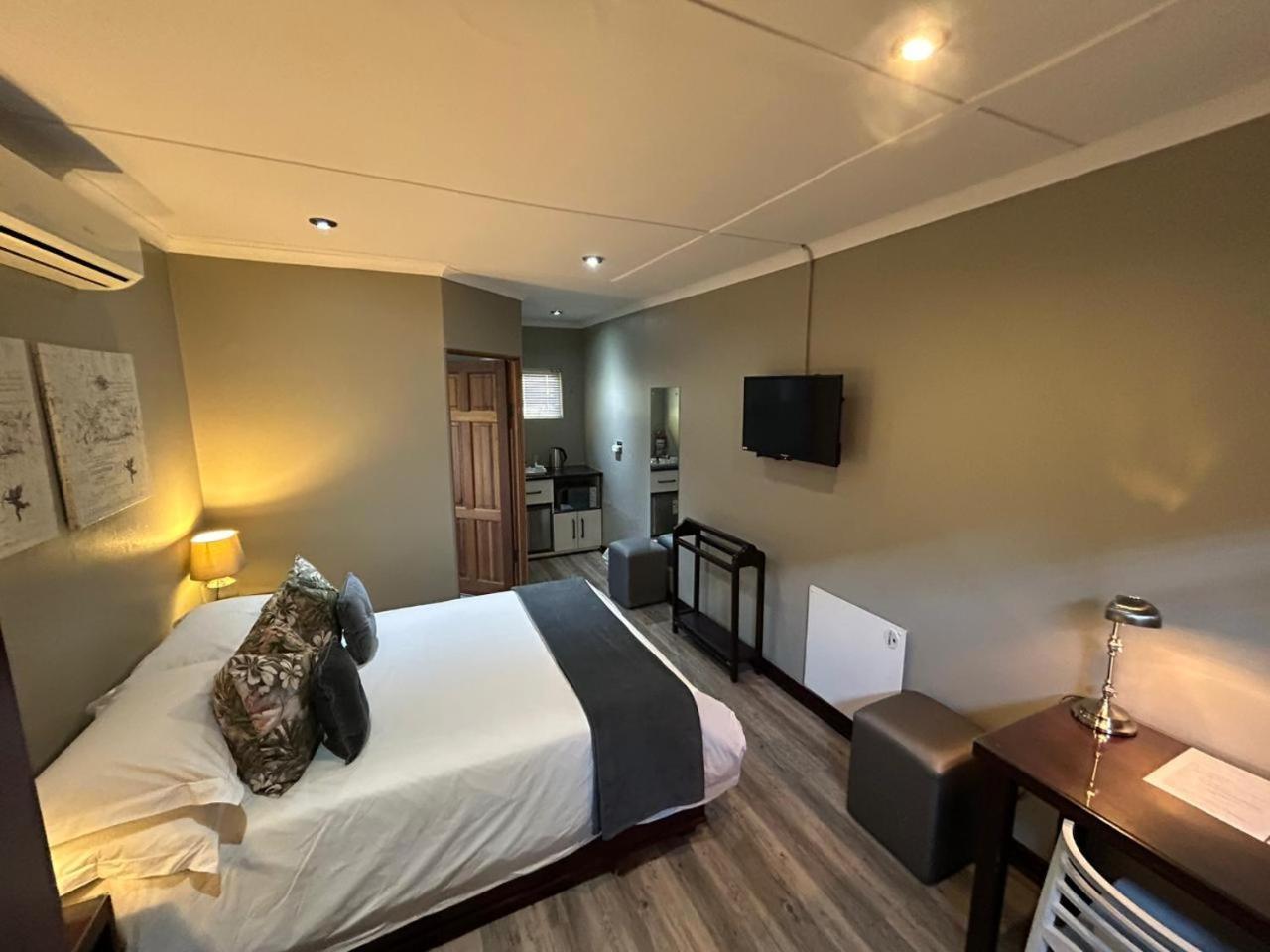Crisp Guest Rooms Bloemfontein Esterno foto