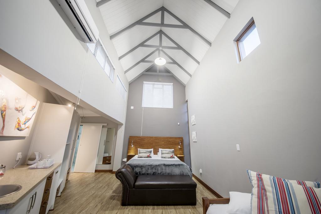 Crisp Guest Rooms Bloemfontein Esterno foto