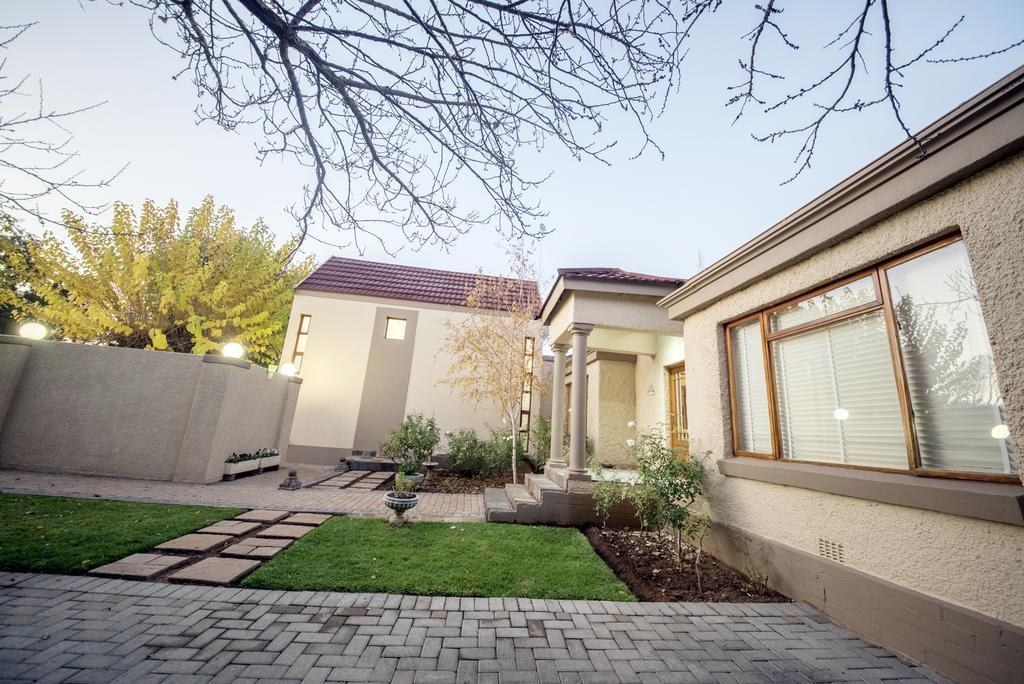 Crisp Guest Rooms Bloemfontein Esterno foto