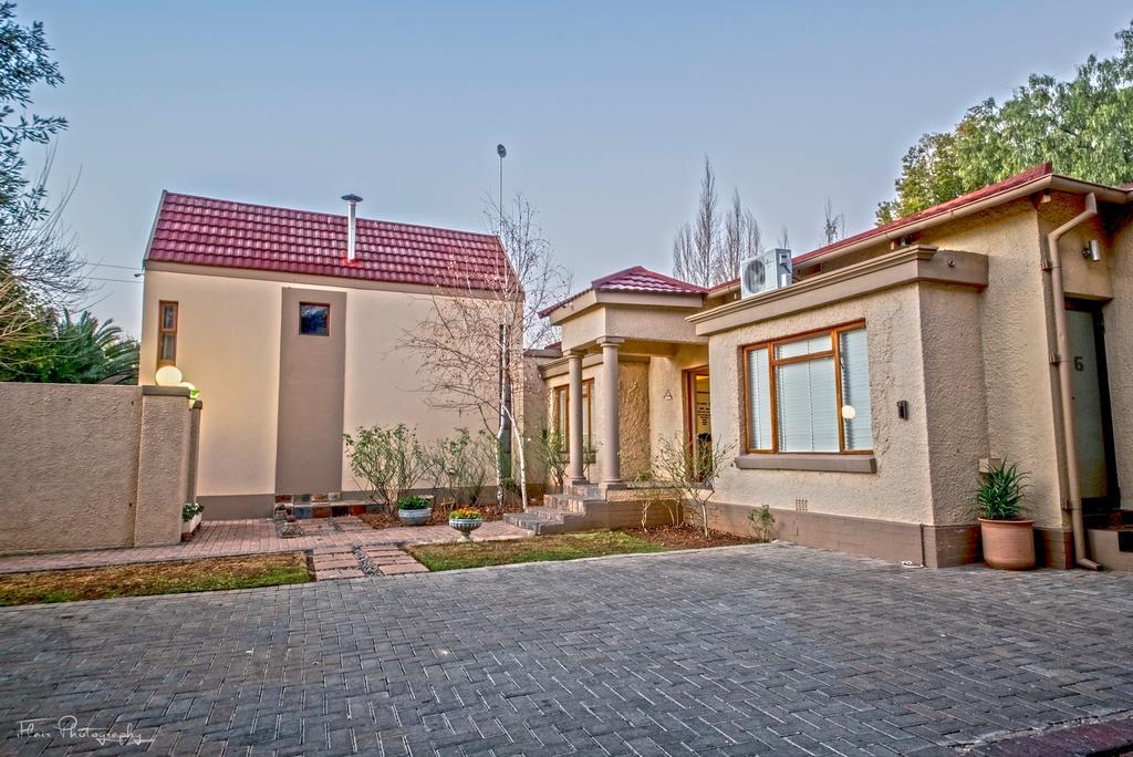 Crisp Guest Rooms Bloemfontein Esterno foto